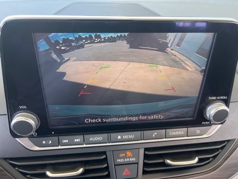 Used 2024 Nissan Altima 2.5 SV FWD image 13