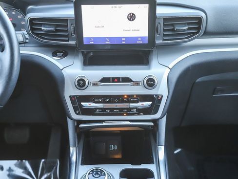 Used 2024 Ford Explorer XLT w/ Equipment Group 202A image 17