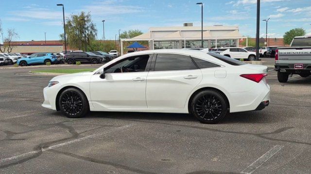 Used 2022 Toyota Avalon Limited w/ Advanced Safety Package FWD image 5