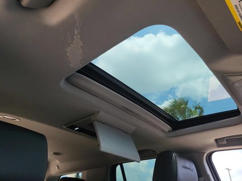 Used 2019 GMC Yukon Denali w/ Denali Ultimate Package RWD image 9