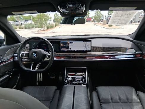 Used 2023 BMW 740i RWD image 10
