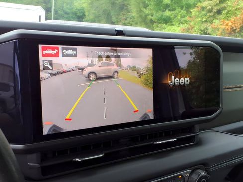 Used 2024 Jeep Gladiator Mojave AWD/4WD image 17