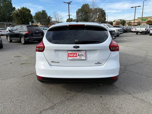 Used 2016 Ford Focus SE image 4