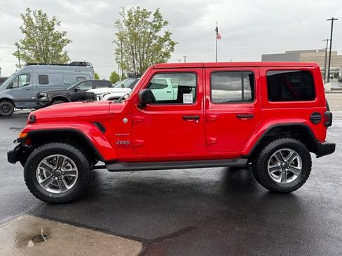 Used 2021 Jeep Wrangler Unlimited Sahara w/ Uconnect 4C Nav & Sound Group AWD/4WD image 9