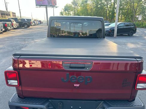 Used 2022 Jeep Gladiator Sport AWD/4WD image 9