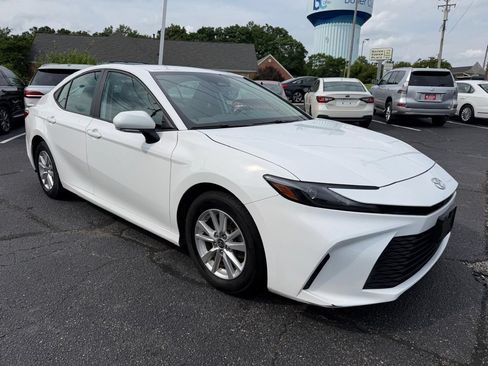 Used 2025 Toyota Camry LE FWD image 4
