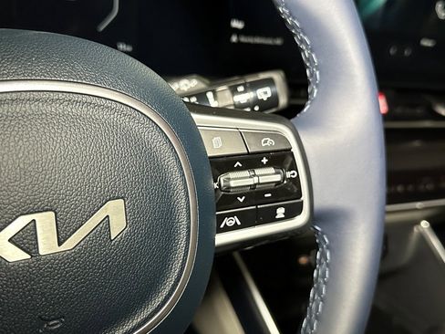 New 2025 Kia Carnival SX image 25