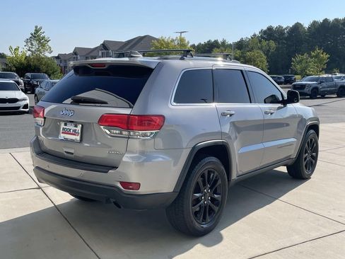 Used 2018 Jeep Grand Cherokee Laredo AWD/4WD image 5