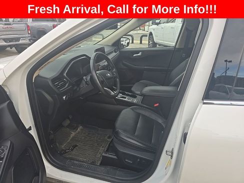 Used 2020 Ford Escape Titanium image 9