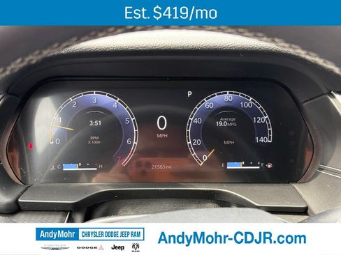 Used 2023 Jeep Grand Cherokee Laredo AWD/4WD image 9