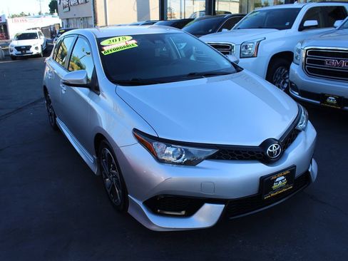 Used 2018 Toyota Corolla iM w/ Carpet Mat Package (TMS) FWD image 8