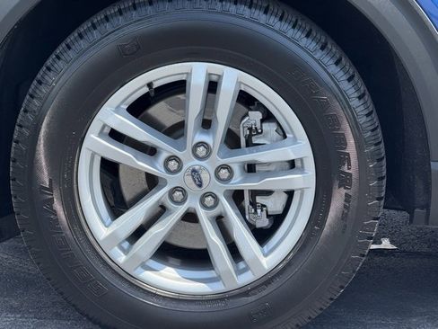 Used 2022 Ford Explorer XLT w/ Equipment Group 202A image 12