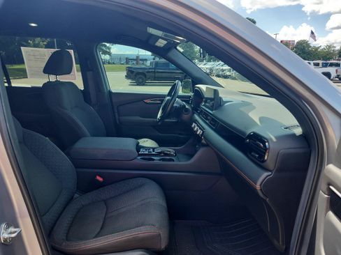 Used 2025 Honda Pilot Sport image 7