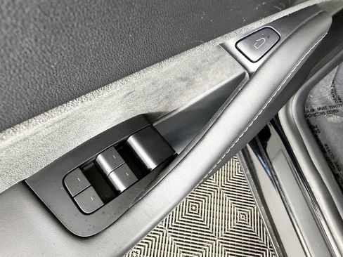 Used 2022 Tesla Model Y Performance AWD/4WD image 32