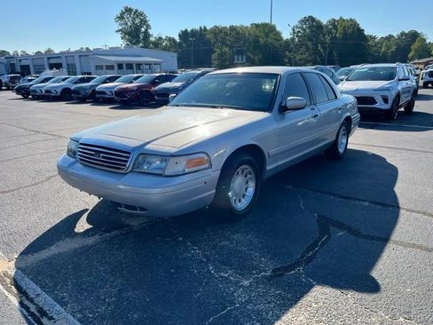 Used 2000 Ford Crown Victoria LX RWD image 29