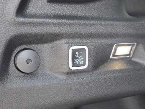 New 2025 Jeep Grand Cherokee L Laredo image 17