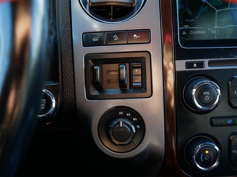 Used 2017 Ford Expedition EL Platinum image 26