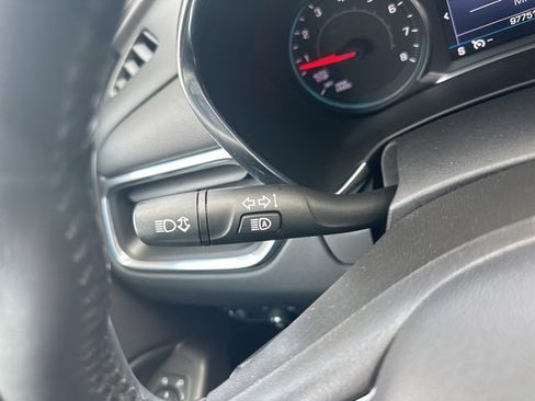 Used 2019 Chevrolet Equinox LT w/ Driver Convenience Package image 18