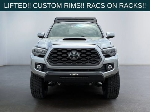 Used 2022 Toyota Tacoma TRD Sport w/ TRD Premium Sport Package AWD/4WD image 8