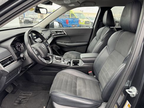 Used 2024 Mitsubishi Outlander SE image 26