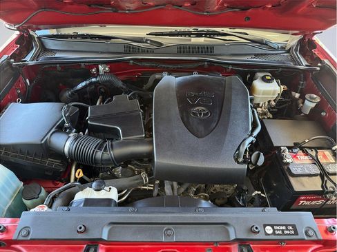 Used 2017 Toyota Tacoma TRD Off-Road w/ Tow Package AWD/4WD image 9