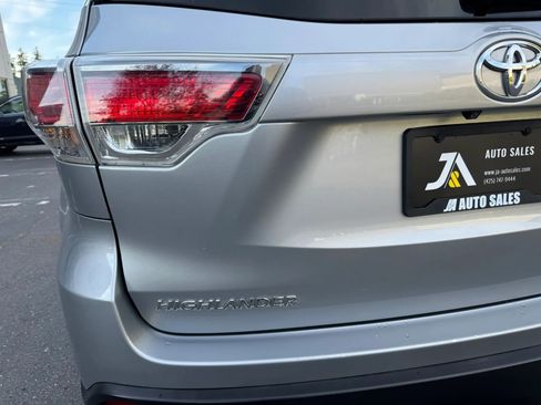 Used 2016 Toyota Highlander XLE AWD/4WD image 15