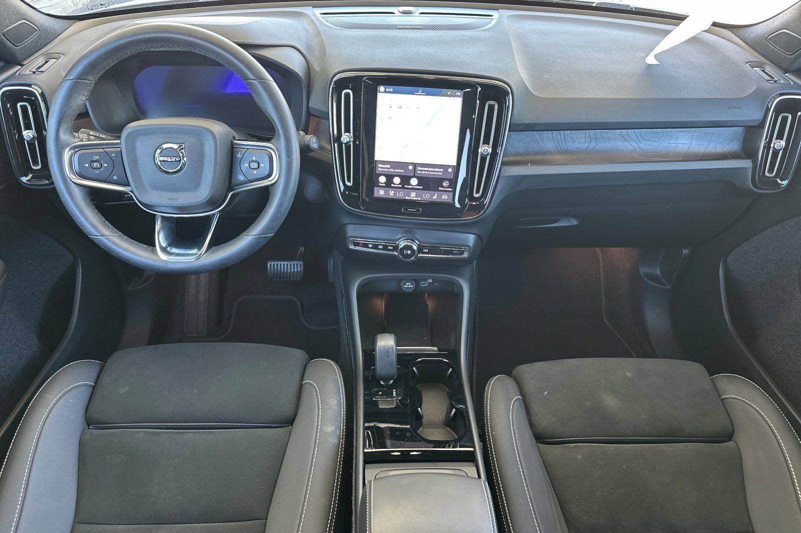 Used 2023 Volvo XC40 Recharge Ultimate w/ Protection Package Premier AWD/4WD image 16