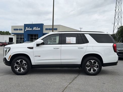 Used 2025 GMC Yukon AT4 Ultimate w/ LPO, Floor Liner Package AWD/4WD image 22