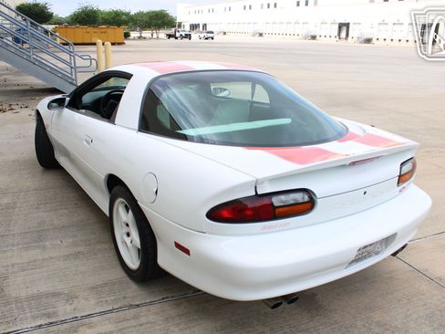 Used 1997 Chevrolet Camaro SS w/ Preferred Equipment Group 2 RWD image 36