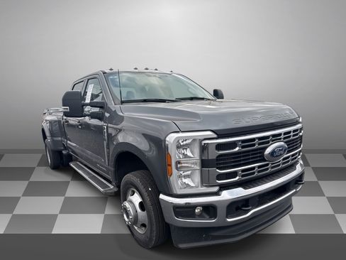 Used 2024 Ford F350 XLT w/ Camper Package image 3