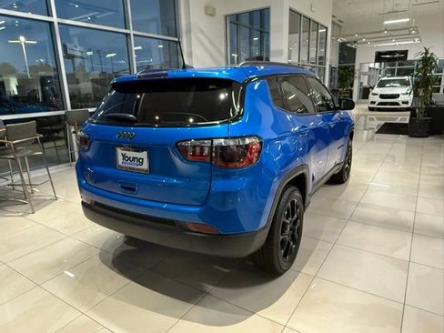 New 2025 Jeep Compass Latitude w/ Sun & Sound Group image 8