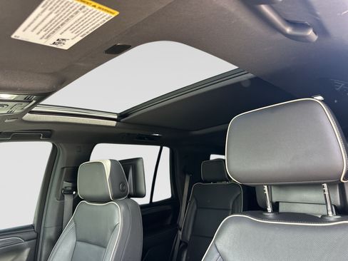 Certified 2023 GMC Yukon SLT w/ SLT Premium Package AWD/4WD image 19