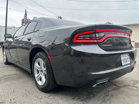 Used 2020 Dodge Charger SXT w/ Leather Interior Group RWD image 5