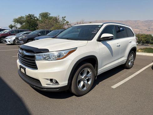 Used 2014 Toyota Highlander Limited Platinum AWD/4WD image 9