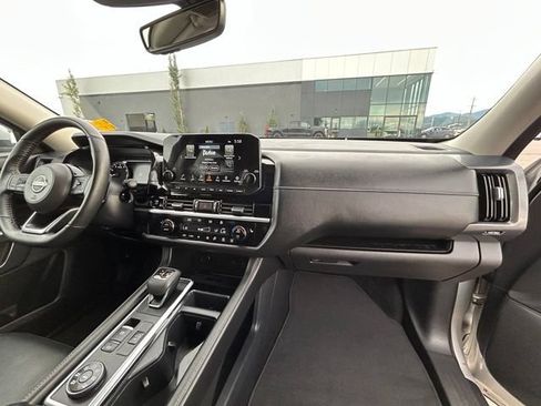Certified 2025 Nissan Pathfinder SL AWD/4WD image 31