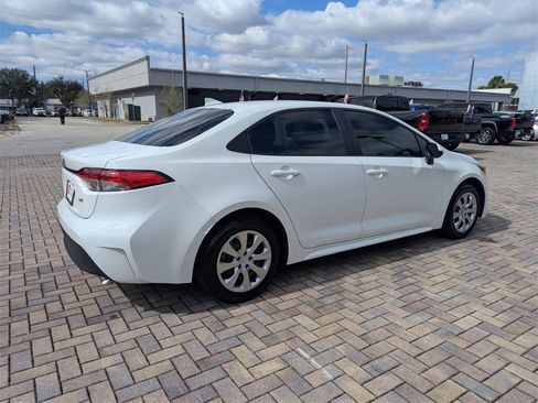 Used 2025 Toyota Corolla LE image 11