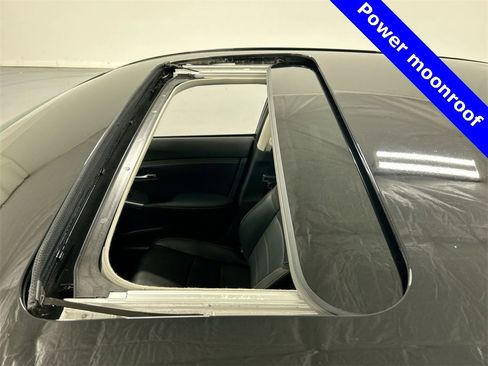 Used 2022 Nissan Sentra SR w/ Trunk Package image 9