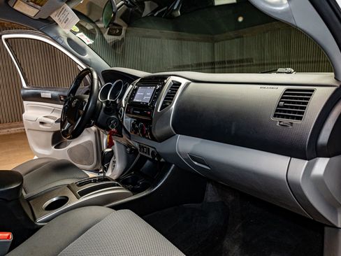 Used 2015 Toyota Tacoma 4x4 Access Cab V6 w/ TRD Off-Road Package image 15