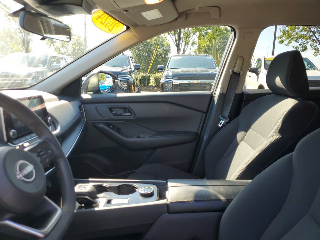 Used 2024 Nissan Rogue S AWD/4WD image 18