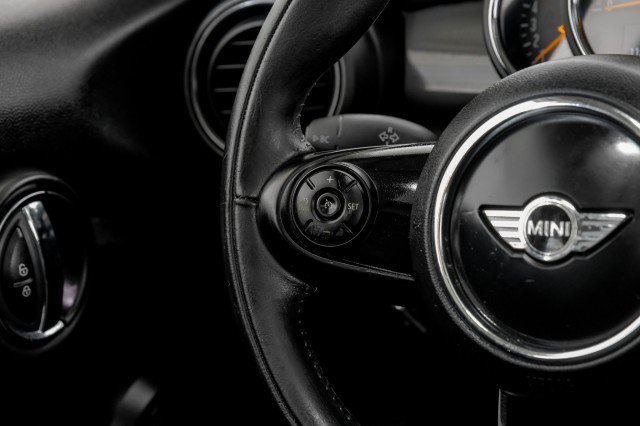 Used 2016 MINI Cooper 4-Door Hardtop FWD image 15