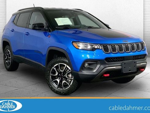 Used 2025 Jeep Compass Trailhawk AWD/4WD image 1