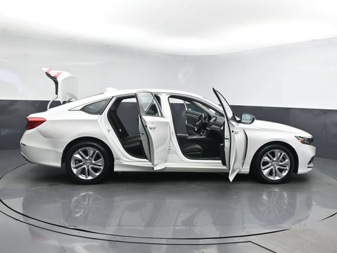 Used 2018 Honda Accord LX image 25