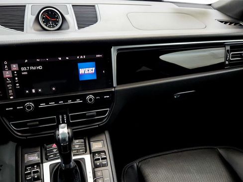 Used 2021 Porsche Macan image 41