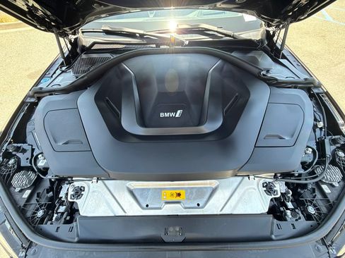 Used 2023 BMW i4 eDrive35 RWD image 8