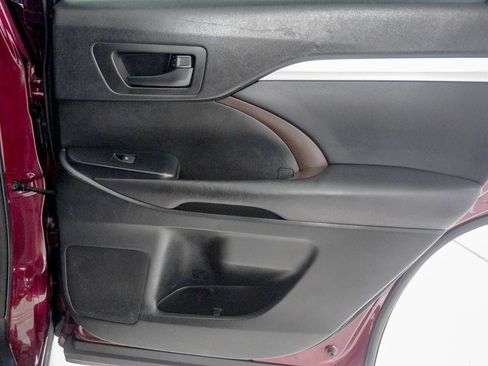 Used 2016 Toyota Highlander Plus FWD image 33