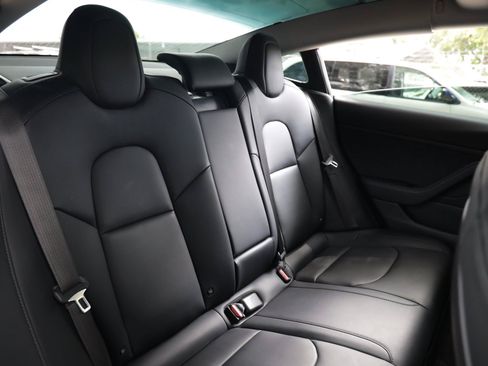 Used 2018 Tesla Model 3 Long Range RWD image 19