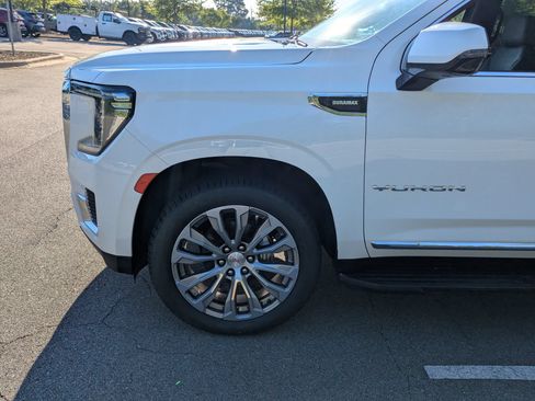 Used 2022 GMC Yukon XL SLT w/ SLT Luxury Package AWD/4WD image 11
