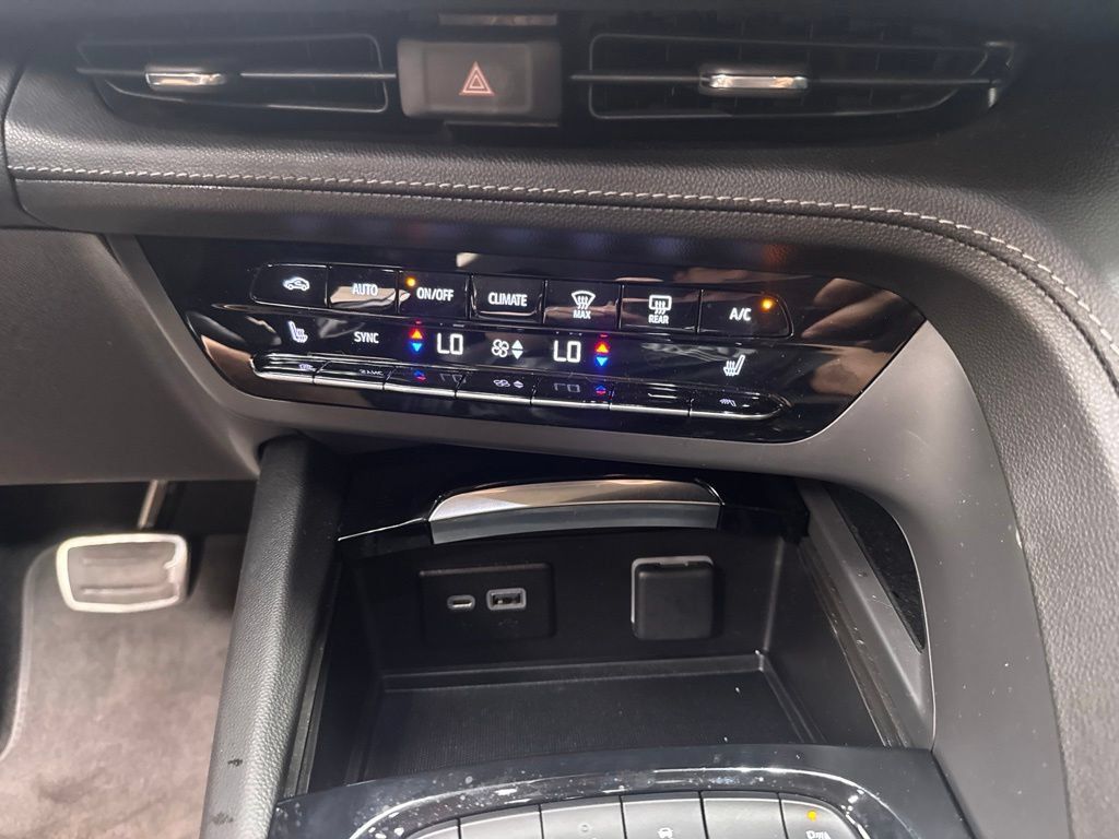 Used 2023 Buick Envision Preferred w/ Sport Touring Package AWD/4WD image 13