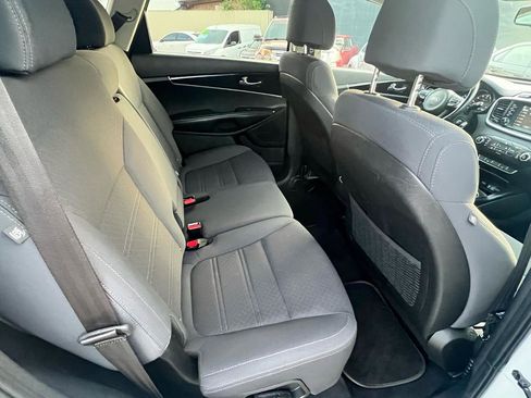 Used 2017 Kia Sorento AWD w/ LX Convenience Package image 27