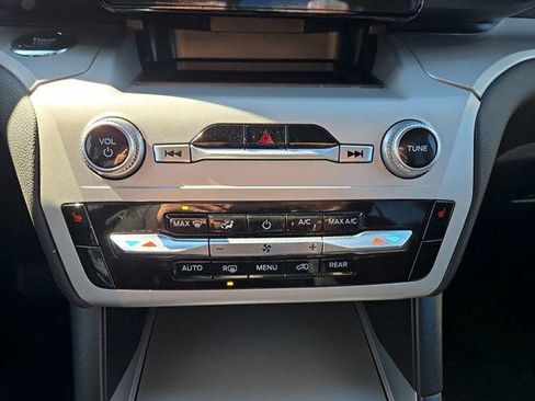 Certified 2024 Ford Explorer XLT AWD/4WD image 20